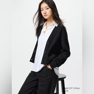 Uniqlo WOMEN SMOOTH COTTON V NECK
CARDIGAN